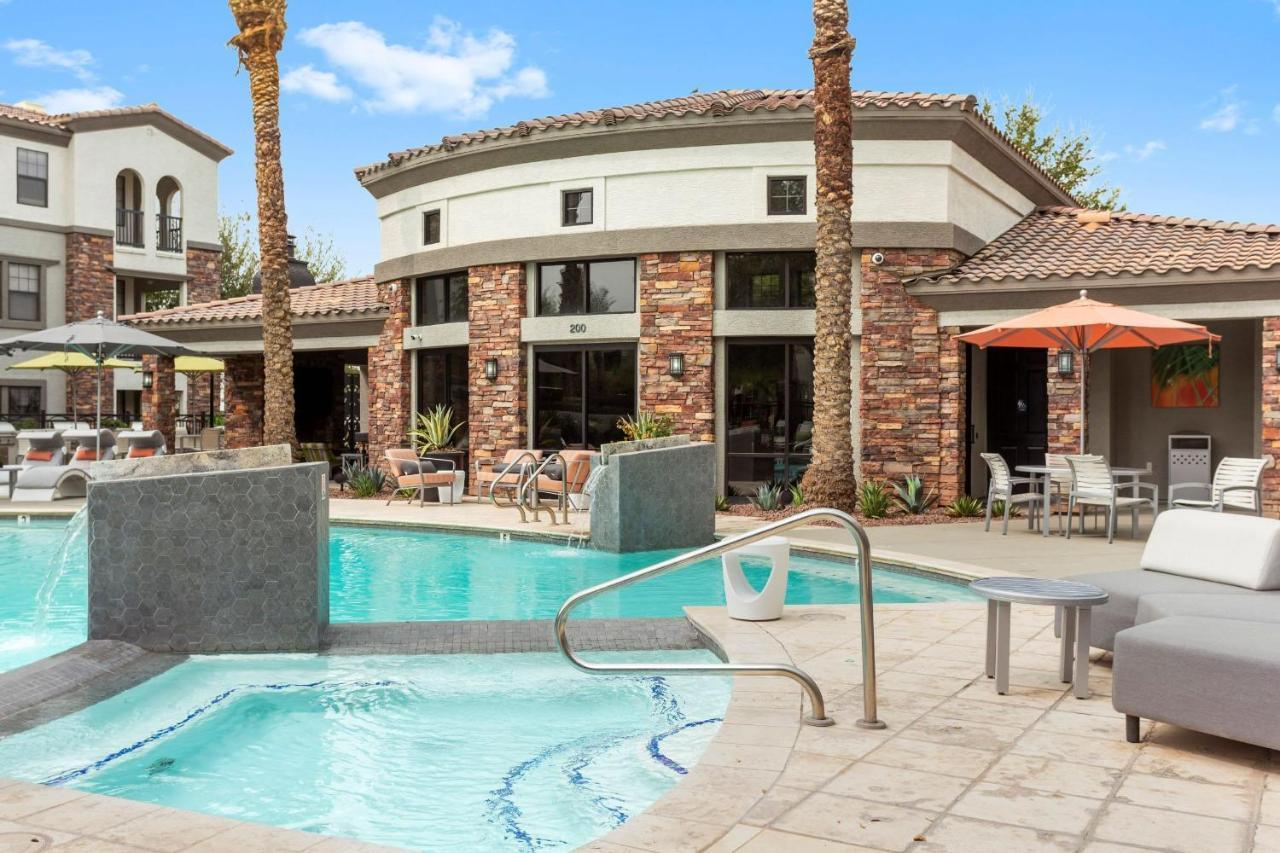 Cozysuites Glendale By The Stadium With Pool 06 Dış mekan fotoğraf